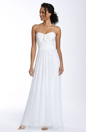 Bild kann enthalten Kleidung Kleidung Kleid Brautkleid Mode Brautkleid Kleid Mensch und Frau