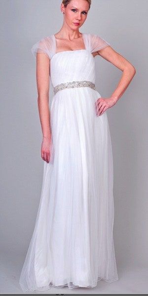 Bild könnte enthalten Kleidung Kleidung Abendkleid Kleid Robe Mode Hochzeitskleid Hochzeit Mensch und Person