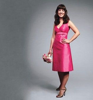 La imagen puede contener Ropa Vestido Ropa Persona humana Vestido de noche Vestido Bata Moda Mujer y mujer