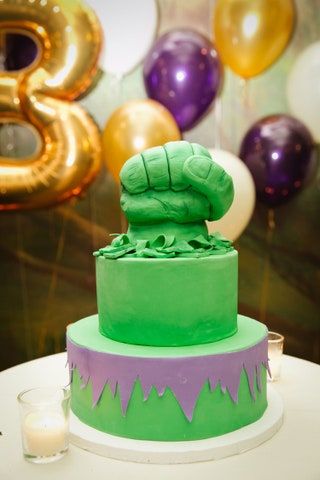 Bilden kan innehålla Food Dessert Cake och Födelsedagstårta