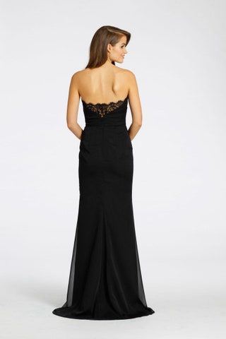 La imagen puede contener Ropa Vestido Ropa Mujer Persona humana Vestido Bata Vestido de noche Moda y mujer