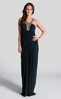 La imagen puede contener Ropa Vestido Ropa Vestido de noche Vestido Bata Moda Humano y persona