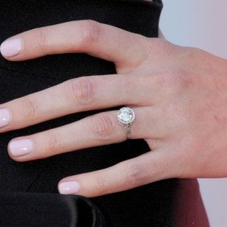 La imagen puede contener manicura y uñas de persona humana