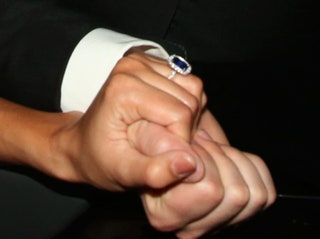 La imagen puede contener dedo y mano de una persona humana