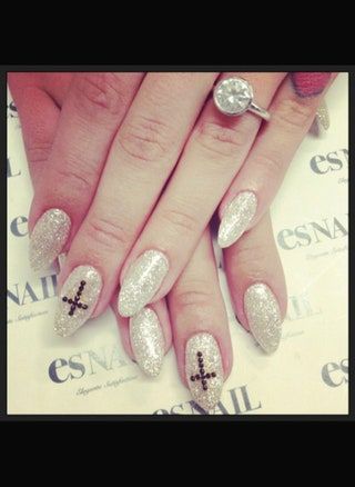 La imagen puede contener manicura y uñas de persona humana