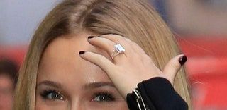 La imagen puede contener accesorios de anillo de joyería Accesorio humano y personal