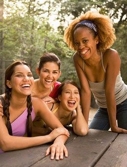 La imagen puede contener Persona humana Personas Familia Rostro Marika Domiczyk Marianne Jean Baptiste y Mujer