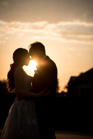 画像にはNatureOutdoors Human Person Light Flare Sky Sun Candle Sunlight andSunriseが含まれている場合があります