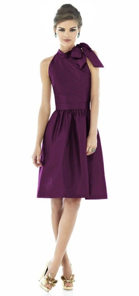 La imagen puede contener Vestimenta Vestimenta Humana Persona femenina Mujer Falda Traje Moda Vestido de noche y vestido