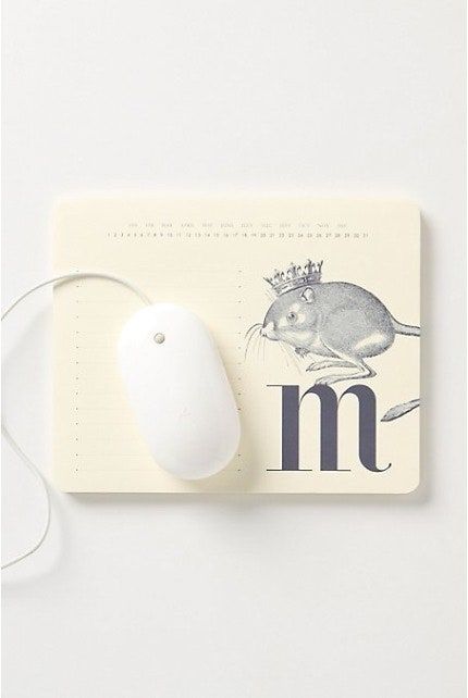 La imagen puede contener alfombrilla para computadora y alfombrilla para mouse