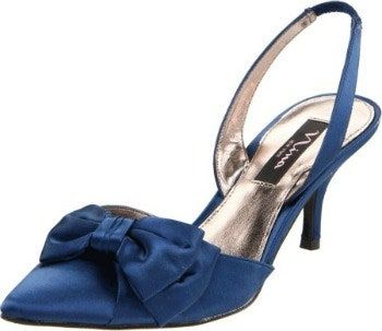 Bild kann Kleidung Schuhe Sandalen Bekleidung Schuh und High Heel enthalten