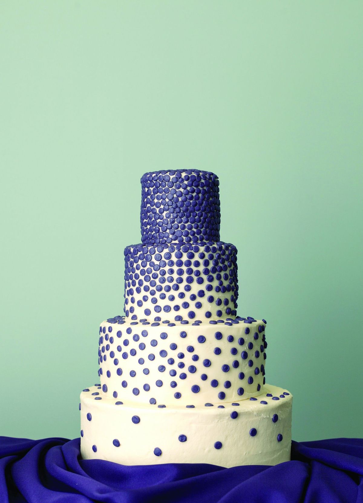 La imagen puede contener Comida Postre Pastel Pastel de bodas Ropa y prendas de vestir