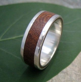 La imagen puede contener accesorios de joyería, anillo y accesorio