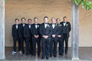 Afbeelding kan het volgende bevatten Pak Jas Kleding Overjas Kleding Schoeisel Schoen Tuxedo Niki Kanchev Jas Blazer en Mens
