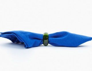 Pasar meses buscando servilletas en un tono específico de verde azulado puede no ser el mejor uso de su tiempo. Don