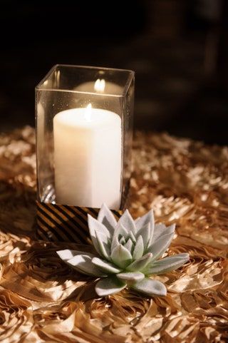 Bilden kan innehålla Candle Drink Milk Beverage and Plant