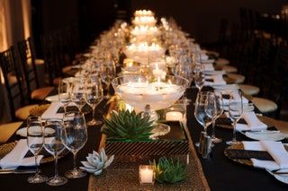 Bilden kan innehålla Glas Bägare Candle Lighting Plant Furniture and Chair