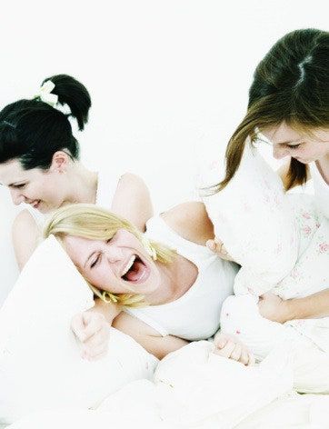 Bild könnte Baby menschliche Person Gesicht lachen und Menschen enthalten