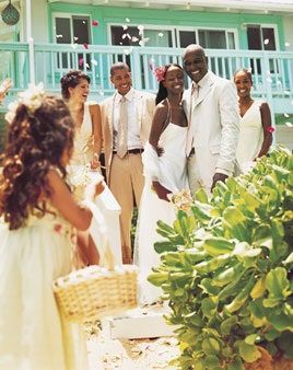 La imagen puede contener Persona humana Ropa Vestimenta Personas Robe Moda Boda y vestido