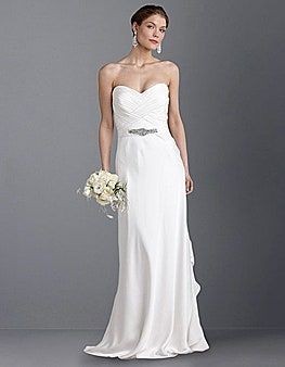 Dieses Bild kann enthalten Kleidung Kleidung Kleid Menschliche Person Mode Robe Hochzeitskleid Hochzeitskleid Frau und Frau